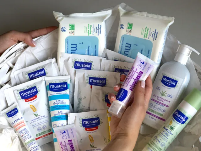 mustela-ready-set-born-cesto-rosa-kit-11-prodotti image 1