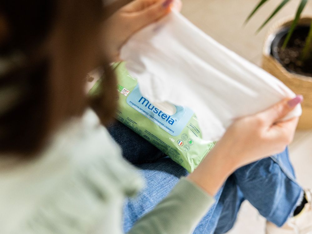 mustela-salviette-compostabili-profumate-viso-e-corpo image 3