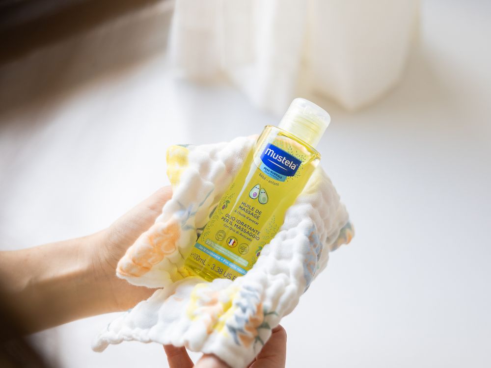 mustela-olio-idratante-per-massaggio-neonato image 2