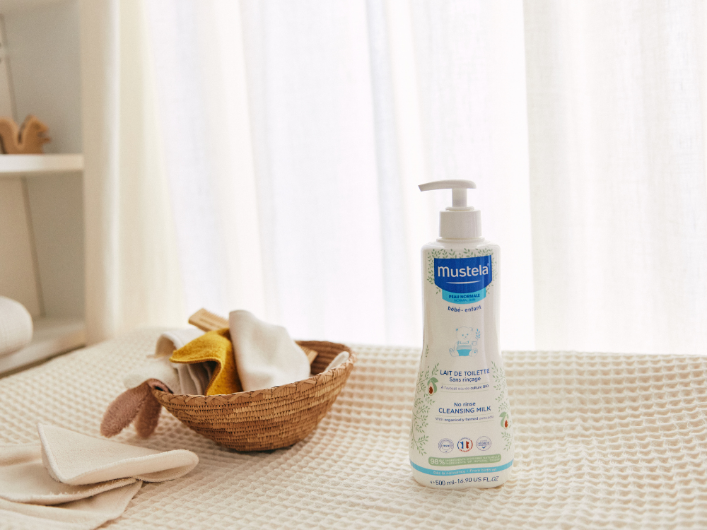 mustela-latte-di-toilette-detergente-viso-e-cambio-senza-risciacquo image 5