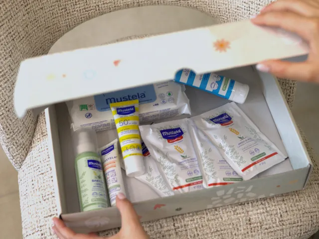 mustela-box-all-aperto-set-5-prodotti-famiglia-outdoor image 1