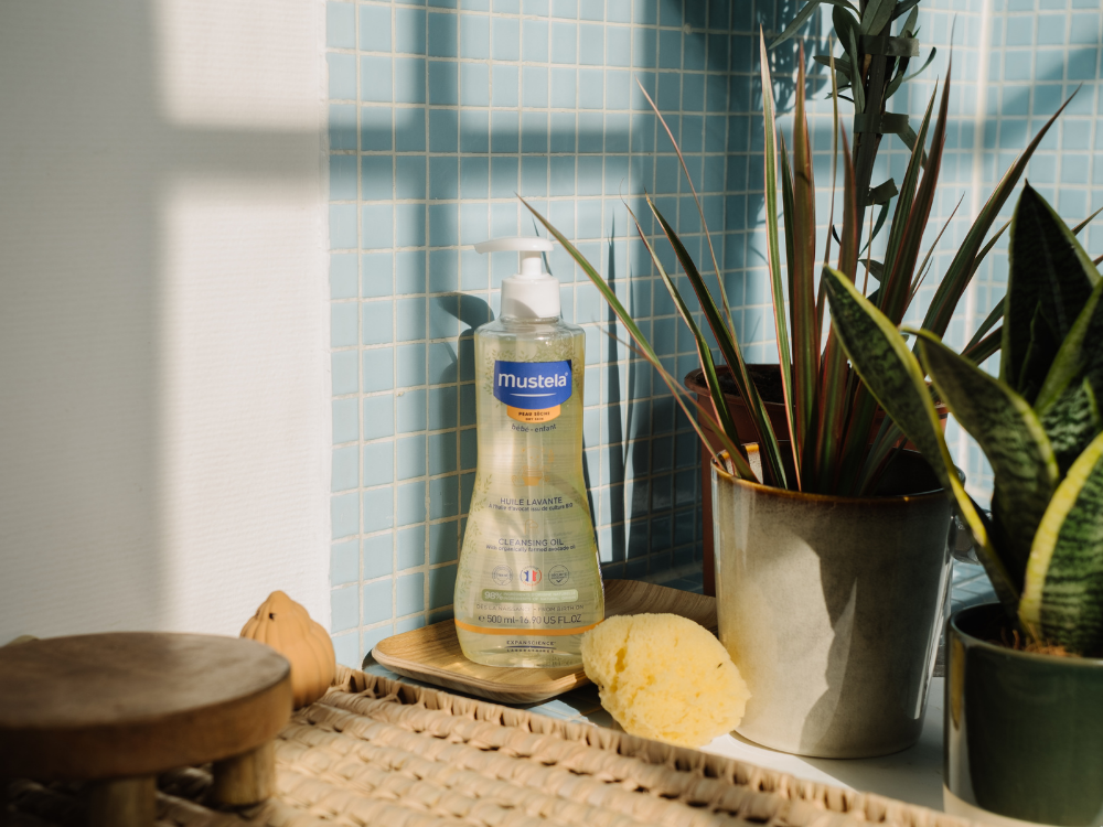 mustela-olio-bagno-detergente-corpo-e-capelli image 3