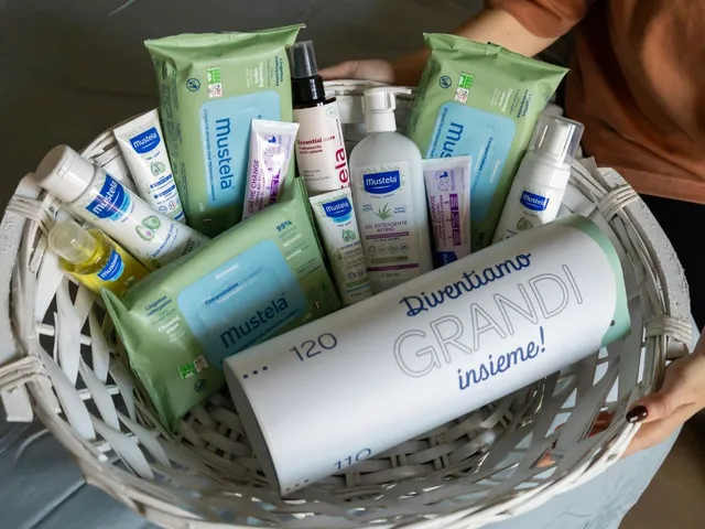 mustela-cesto-azzurro-idea-regalo-nascita-con-cesta image 1
