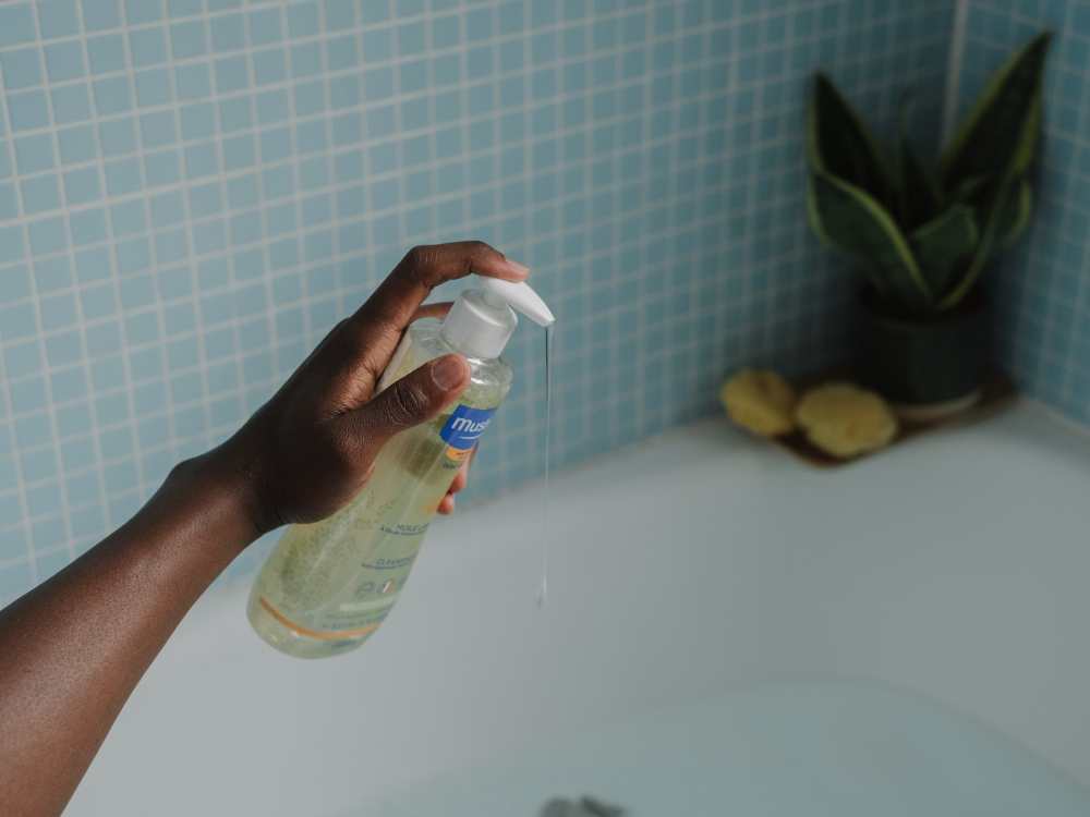 mustela-olio-bagno-detergente-corpo-e-capelli image 4