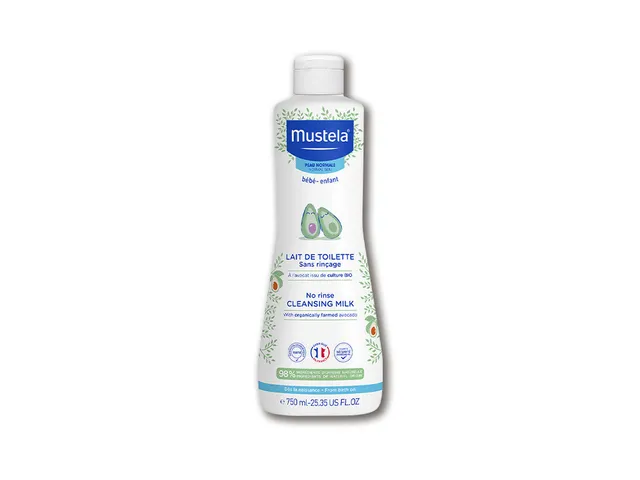 mustela-latte-di-toilette-detergente-viso-e-cambio-senza-risciacquo image 1